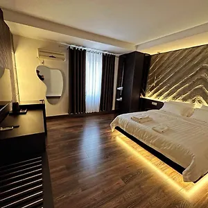  Gasthof Tirana Central Rooms